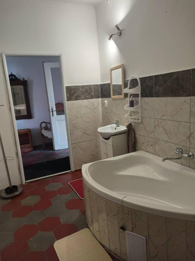 Apartman Menany エクステリア 写真